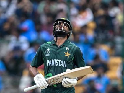 PAK vs NZ Live : HUNDRED BY FAKHAR ZAMAN IN 63 BALLS, this is fastest WC hundred by a Pakistan batter, pakistan team 10 runs ahead as per DLS  | १५ चेंडूंत ९० धावा! पाकिस्तानची 'फख्र' वाटणारी कामगिरी; ठोकले वेगवान शतक 