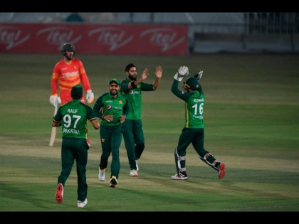 2nd time Left-arm bowlers taking all 10 wickets in an ODI inning; Pakistan win 1st ODI against Zimbabwe by 26 runs | PAK vs ZIM, 1st ODI : झिम्बाब्वेवर विजयासाठी पाकिस्तानला गाळावा लागला घाम; भारताच्या विक्रमाशी शेजाऱ्यांची बरोबरी