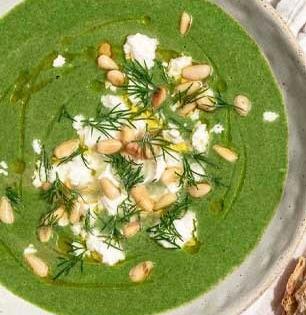 थंडीत शरीर आणि तब्येत गरम ठेवणारं पालकाचं खास सूप, टेस्टी तर आहेच दूर करेल अनेक समस्या