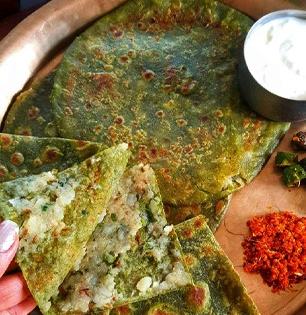 टिफिन बॉक्ससाठी झटपट पर्याय, मऊ लुसलुशीत बटाटा-पालक पराठा, आवडीचा चटपटीत पदार्थ