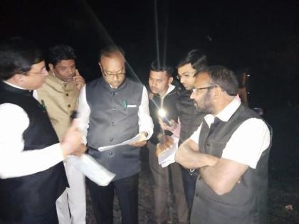 Illegal charcoal truck caught by Guardian Minister of Nagpur district | नागपूर जिल्ह्याच्या पालकमंत्र्यांनी पकडला अवैध कोळशाचा ट्रक