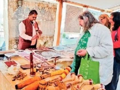 The British were impressed by the Tarpa musical instrument and Warli painting. | तारपा वाद्य, वारली चित्रकलेने ब्रिटिश भारावले The British were impressed by the Tarpa musical instrument and Warli painting. | तारपा वाद्य, वारली चित्रकलेने ब्रिटिश भारावले
