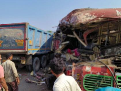 Palghar: Dumper ST bus accident! Death of a one-and-a-half-year-old child; 20 people injured | पालघर: डंपर एसटी बसचा अपघात! दीड वर्षाच्या बालकाचा मृत्यू; २० जण जखमी