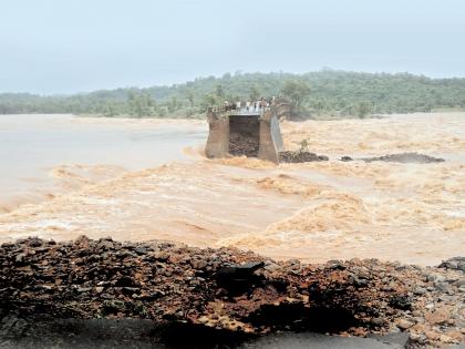 Power supply of 4,000 customers in Palghar breaks down | पालघरमध्ये ७५ हजार ग्राहकांचा वीजपुरवठा खंडित