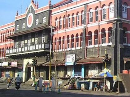 One day symbolic hunger strike by Bharatiya Janata Party in front of Kolhapur Municipal Corporation administration | सरकार भाजपचेच तरीही आंदोलन का करावे लागते?