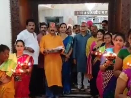 south goa lok sabha election 2024 candidate pallavi dempo took darshan of sri mahalakshmi in panaji | पल्लवी धेंपेने घेतले श्रीमहालक्ष्मीचे दर्शन; पणजीच्या ग्रामदेवतेचा घेतला आशिर्वाद