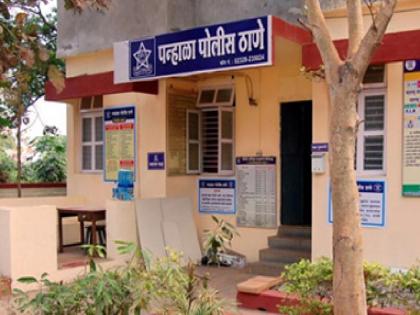 an officer demanded physical comfort from a female employee In Panhala Police Station Kolhapur | पोलिस ठाण्यातच अधिकाऱ्याची महिला कर्मचाऱ्याकडे शरीरसुखाची मागणी, कोल्हापुरातील धक्कादायक प्रकार