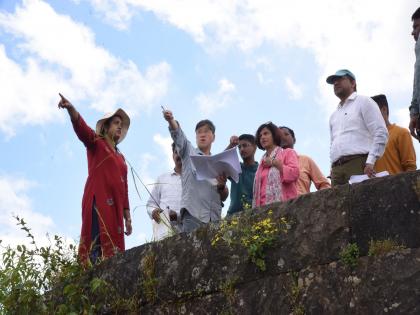 Inspection of Maratha architecture of Panhala Fort by UNESCO team | Kolhapur: पन्हाळा किल्ल्याच्या मराठा स्थापत्यशैलीची युनेस्कोच्या पथकाकडून पाहणी