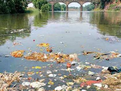 Panchganga pollution in Kolhapur due to 39 villages on river bank | कोल्हापुरातील पंचगंगा नदीकाठावरील ३९ गावे लावतात प्रदुषणाला हातभार, प्रदूषणमुक्तीचे आदेश कागदावरच