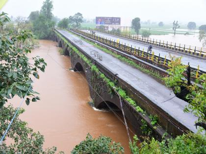 Rain intensity reduced in Kolhapur district, Half a foot rise in Panchganga river level during the day | कोल्हापुरात पावसाचा जोर ओसरला, महापुराचा धोका कायम; दिवसभरात पंचगंगेच्या पातळीत अर्ध्या फुटाने वाढ