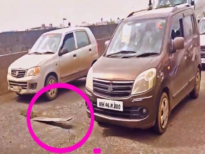 Traffic on Panchganga Bridge in Kolhapur becomes dangerous, iron bars come out | कोल्हापुरातील पंचगंगा पुलावर वाहतूक बनली धोकादायक, लोखंडी पट्ट्या आल्या बाहेर Traffic on Panchganga Bridge in Kolhapur becomes dangerous, iron bars come out | कोल्हापुरातील पंचगंगा पुलावर वाहतूक बनली धोकादायक, लोखंडी पट्ट्या आल्या बाहेर