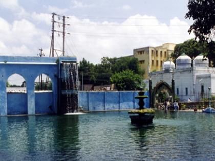 The contractor's majesty too; The ticket house in front of the historic water mill has disappeared! | कंत्राटदाराचा असाही प्रताप; ऐतिहासिक पाणचक्कीसमोरील तिकीट घर गायब!