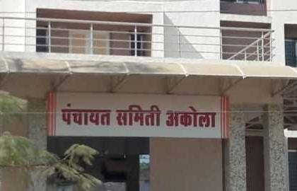 Rs 60 crores not spent by Panchayat Samitis in Akola District | पंचायत समित्यांकडे ६० कोटी रुपये अखर्चित