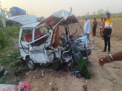 Five devotees on their way to Pandharpur after finishing the darshan of Sonarsiddh were killed in a car accident | सोनारसिद्धचे दर्शन उरकून पंढरपूरला निघालेले ५ भाविक कार अपघातात ठार