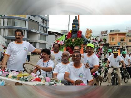 Dindi of 4 thousand cyclists; Dindi that started from 80 cities of the state ended in Pandharpur | ४ हजार सायकल स्वारांची दिंडी; राज्याच्या 80 शहरातून निघालेली दिंडी पंढरपुरात विसावली Dindi of 4 thousand cyclists; Dindi that started from 80 cities of the state ended in Pandharpur | ४ हजार सायकल स्वारांची दिंडी; राज्याच्या 80 शहरातून निघालेली दिंडी पंढरपुरात विसावली