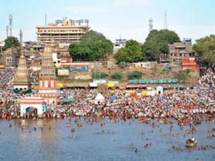 A crowd of devotees around Pandharpur for a visit to the Massa Mahitatpanduranga | अधिक मासानिमित्तपांडुरंगाच्या दर्शनासाठी पंढरपूरात भाविकांची गर्दी