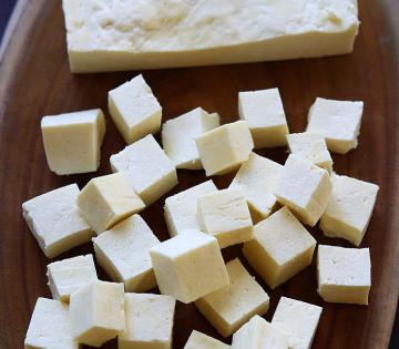 Food: भेसळयुक्त पनीर कसे ओळखाल? फक्त ४ मिनिटात घरी 'या' ४ सोप्या चाचण्या करून पाहा!