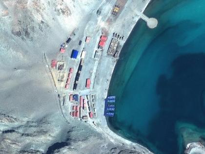 Helipads, boats and concrete construction ... China's re-invasion near Pangong, shocking information from satellite photos | हेलिपॅड, बोट आणि पक्के बांधकाम... पँगाँगजवळ चीनची पुन्हा आगळीक, सॅटेलाईट फोटोंमधून धक्कादायक माहिती आली समोर