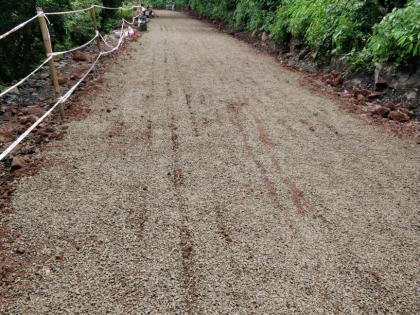 Finally after twenty-two days the road to Panhalgad started | अखेर तब्बल बावीस दिवसानंतर पन्हाळगडाचा रस्ता तात्पुरता सुरु