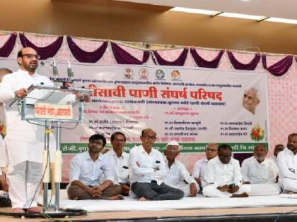 The 29th Water Struggle Conference of 13 Drought Talukas in Krishna Valley was held at Atpadi on Sunday | दुष्काळी तालुक्यांमध्ये पाणी आले.. पण प्रश्न नाही सुटले, पाणी संघर्ष परिषदेचे निमंत्रक वैभव नायकवडींचे मत