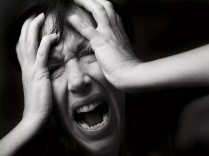 Panic disorder can be dangerous, know its causes, symptoms | जास्त घाबरणं आणि भीती वाटणं 'या' गंभीर आजाराचं लक्षण!