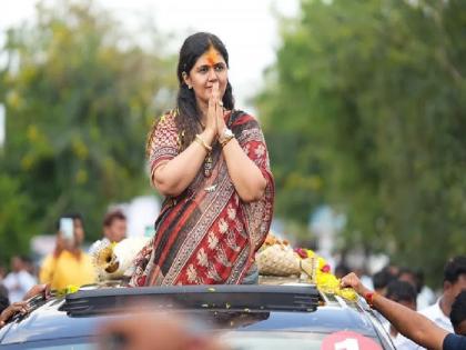 Leaders back to Pankaja Munde's Shiv Shakti Parikrama Yatra; BJP leaders and activists away | पंकजा मुंडेंच्या शिवशक्ती परिक्रमा यात्रेकडे नेत्यांची पाठ; भाजपच्या नेत्यांसह कार्यकर्ते दूर