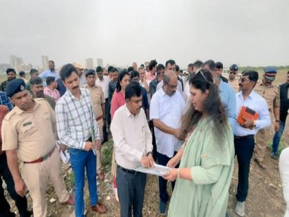 How did the area become a development zone? Orders to register a case in the case of filling up the mangrove forest | जागा डेव्हलपमेंट झोन कशी झाली? कांदळवनावर भरावप्रकरणी गुन्हे नोंदवण्याचे आदेश How did the area become a development zone? Orders to register a case in the case of filling up the mangrove forest | जागा डेव्हलपमेंट झोन कशी झाली? कांदळवनावर भरावप्रकरणी गुन्हे नोंदवण्याचे आदेश