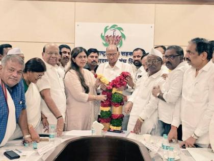 After the meeting with Sharad Pawar, Pankaja Munde's criticism of the government; Warning of agitation | शरद पवारांसोबतच्या बैठकीनंतर पंकजा मुंडेंचा सरकारला घरचा आहेर; आंदोलनाचा दिला इशारा