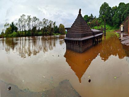 heavy Rain, 15 dams on Panchganga river in Kolhapur under water | पाऊस 'जोरदार'; कोल्हापुरातील पंचगंगा नदीची पाणीपातळी २५ फुटांवर, १५ बंधारे पाण्याखाली