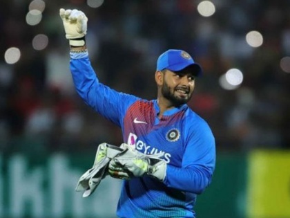 India vs West Indies: Why did Rishabh Pant in first match; Virat Kohli revealed | India vs West Indies : रिषभ पंतला का मिळाले पहिल्या सामन्यात स्थान; विराट कोहलीचा खुलासा