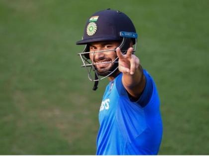 It has taken years for MS Dhoni to become what he is, unfair to compare him with Rishabh Pant: Yuvraj Singh | रिषभ पंतच्या बचावासाठी युवी मैदानात; शास्त्री, कोहलीला दिला सल्ला