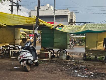 As soon as the action against gutkha sellers starts, hundreds of shops in Latur district are locked | गुटखा विक्रेत्यांवर कारवाई सुरू होताच लातूर जिल्ह्यातील शेकडो पानटपऱ्यांना कुलूप