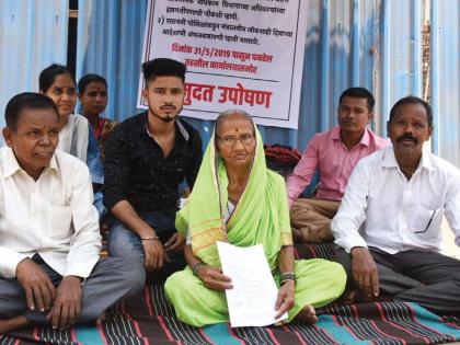 Demand for action on land grabbers; Family to sit in front of Tehsil office | जमीन हडपणाऱ्यांवर कारवाईची मागणी; तहसील कार्यालयासमोर बसले उपोषणास कुटुंबीय