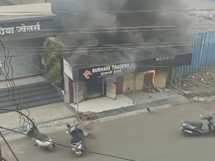 A shop in Panvel city caught fire all the goods got burnt | पनवेल शहरातील दुकानाला आग, सर्व सामान जळून खाक