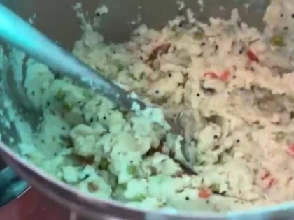 Eggs found in the breakfast of migrant citizens, | स्थलांतरित नागरिकांच्या नाष्ट्यात सापडल्या आळ्या, जबाबदारी झटकण्याचा प्रकार सुरू