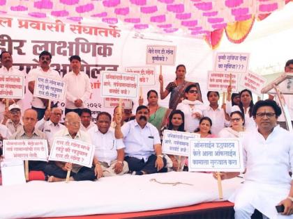 Protest for work of Panvel Bus Depot in panvel | पनवेल बस डेपोच्या रखडलेल्या कामासाठी धरणे; प्रवासी संघासोबत आंदोलनात महाविकास आघाडी एकवटली