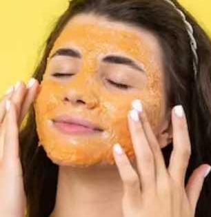 चेहऱ्याला लावा पपईच्या सालीचा 'हा' लेप! थंडीतही त्वचा होईल इतकी मऊ आणि चमकदार की पार्लरची गरज पडणार नाही...