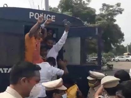 Maratha Reservation : Sambhaji Sena activists in police custody | Maratha Reservation : रेल्वेरोको आंदोलनाच्या तयारीतील संभाजी सेनेचे कार्यकर्ते पोलिसांच्या ताब्यात