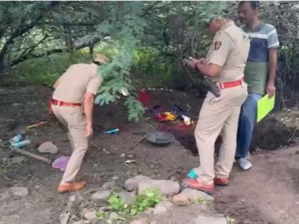 Parabhani: Secret treasure found in cemetery; A pit was dug, the police foiled the plot, eight arrested | Parabhani: स्मशानात गुप्तधानाचा शोध; खड्डा खोदला, पोलिसांनी डाव उधळला, आठ अटकेत