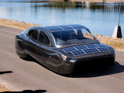 Solar Power Car: Forget the tension of charging; Now solar powered electric cars are coming | Solar Power Car: चार्जिंगचे टेन्शन विसरा; आता येताहेत सौरऊर्जेवर चालणाऱ्या इलेक्ट्रिक कार, 1600 किमीची रेंज...