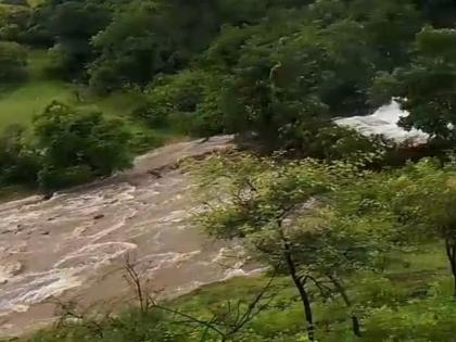 Beed: Heavy rains caused the Bibadara Pazar pond in Parli to burst, causing immense damage by washing away farmland | Beed: शेतकऱ्यांच्या मागणीकडे दुर्लक्ष, परळीत बिबदरा पाझर तलाव फुटून शेतीचे मोठे नुकसान Beed: Heavy rains caused the Bibadara Pazar pond in Parli to burst, causing immense damage by washing away farmland | Beed: शेतकऱ्यांच्या मागणीकडे दुर्लक्ष, परळीत बिबदरा पाझर तलाव फुटून शेतीचे मोठे नुकसान