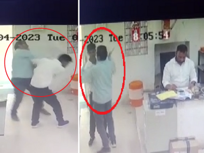 Video: Argument between two ticket booking clerks in front of seniors; incident in Parli Railway Station | Video: दोन तिकीट बुकिंग क्लार्कमध्ये वरिष्ठांसमोरच बाचाबाची; परळी रेल्वे स्थानकातील प्रकार