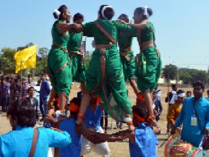 For the Rainbow Youth Festival, 19 teams of the Universities were admitted to Parbhani | इंद्रधनुष्य युवक महोत्सवासाठी १९ विद्यापीठांचे संघ परभणीत दाखल