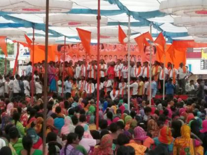 A rally on Shiv Sena's district magistrate's office protested against the increase in house rent | घरपट्टी वाढीच्या निषेधार्थ शिवसेनेचा जिल्हाधिकारी कार्यालयावर मोर्चा