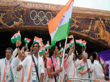 Paris Olympics Opening Ceremony 2024 PV Sindhu Sharat led India | पॅरिस ऑलिम्पिकची रंगतदार सुरुवात; ४ तासांच्या सोहळ्यात सिंधू-अचंता यांनी केले भारताचे नेतृत्व