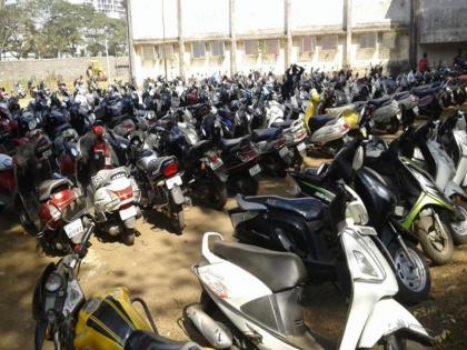 Stop the parking fees of colleges in the city: demand of student organizations | शहरातील महाविद्यालयांचे पार्किंग शुल्कही व्हावे बंद : विद्यार्थी संघटनांची मागणी 