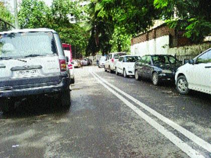 Unauthorized parking of Chembur's Sindhi society area | चेंबूरच्या सिंधी सोसायटी परिसराला अनधिकृत पार्किंगचा विळखा