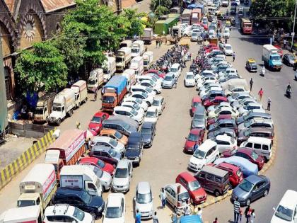 the rule followed while picking up a bike from no parking controversy in parking issue many places | ‘नो पार्किंग’मधून दुचाकी उचलताना नियम पाळला जातो का साहेब ? अनेक ठिकाणी वाद