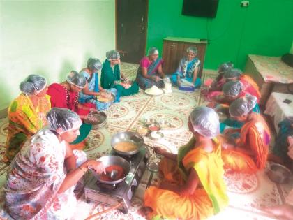 Sweetness of Pimpri Jalsen's Thalipeeth to Pune-Mumbaikars | पिंपरी जलसेनच्या थालीपीठाची पुणे-मुंबईकरांना गोडी