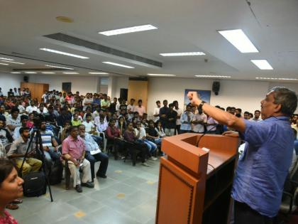 Goa University Elections Established for Parrikar government | गोवा विद्यापीठ निवडणुका पर्रीकर सरकारसाठी बनल्या प्रतिष्ठेच्या